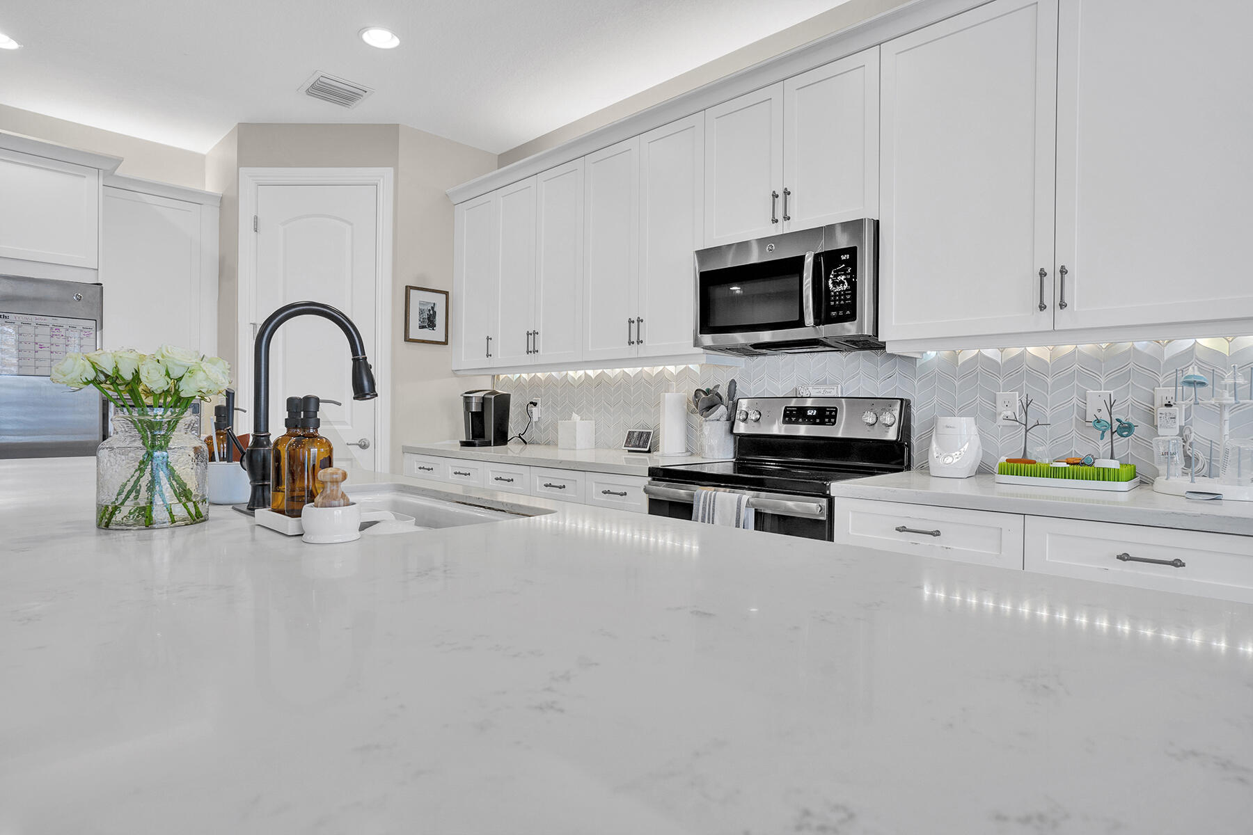 100 Northwest 69th Circle, Unit 22 Boca Raton, FL 33487 - Photo 6 of 29 Carrera Quartz Countertop