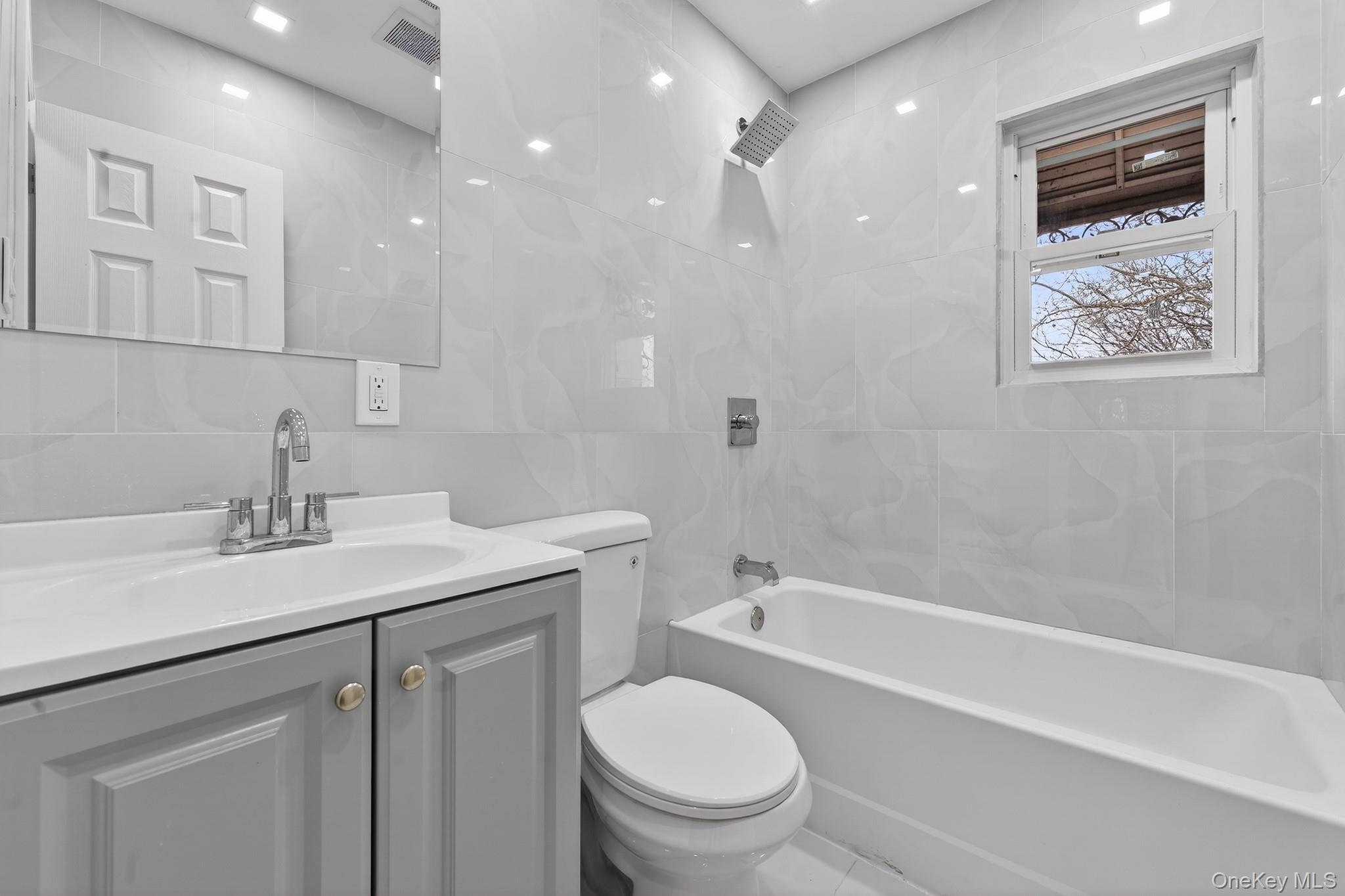 592 Powell Street Brooklyn, NY 11212 - Photo 7 of 17