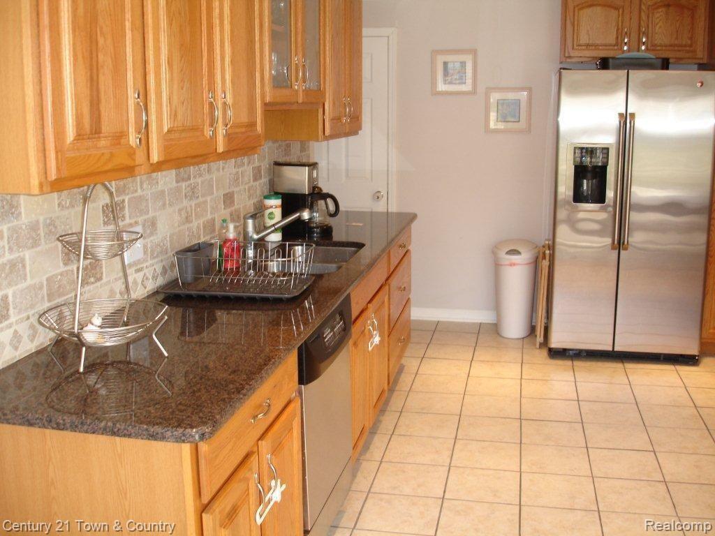 1511 East Maple Road Birmingham, MI 48009 - Photo 6 of 23 Granite Countertops