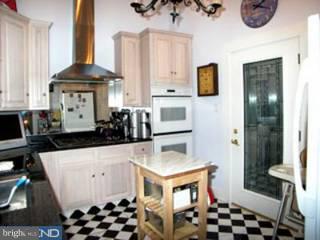 1835 Spruce Street Philadelphia, PA 19103 - Photo 4 of 6 Gallery Image 4