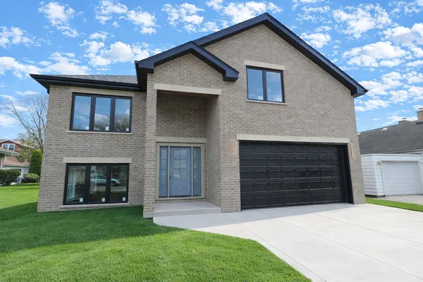 $689,000 | 9615 South California Avenue, Evergreen Park, IL 60805