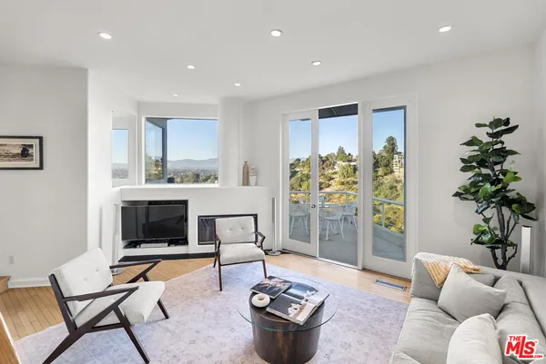 $2,350,000 | 3670 Avenida Del Sol, Studio City, CA 91604