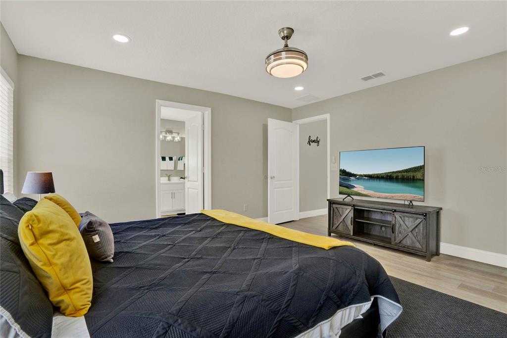 188 Ridgemont Court Davenport, FL 33896 - Photo 21 of 38 a bedroom with a bed and dresser