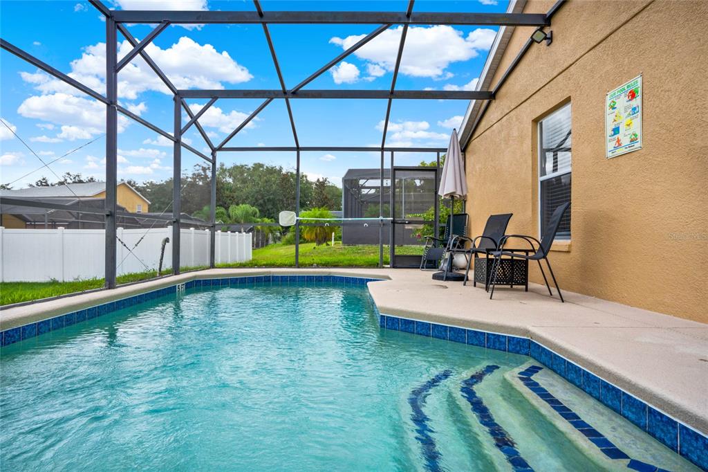 188 Ridgemont Court Davenport, FL 33896 - Photo 30 of 38 a view of a swimming pool with a patio and a tub