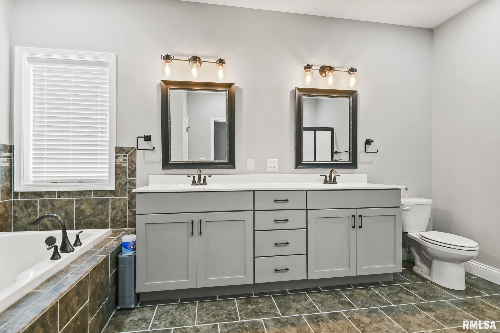 1900 Bent Creek Road Springfield, IL 62711 - Photo 21 of 42