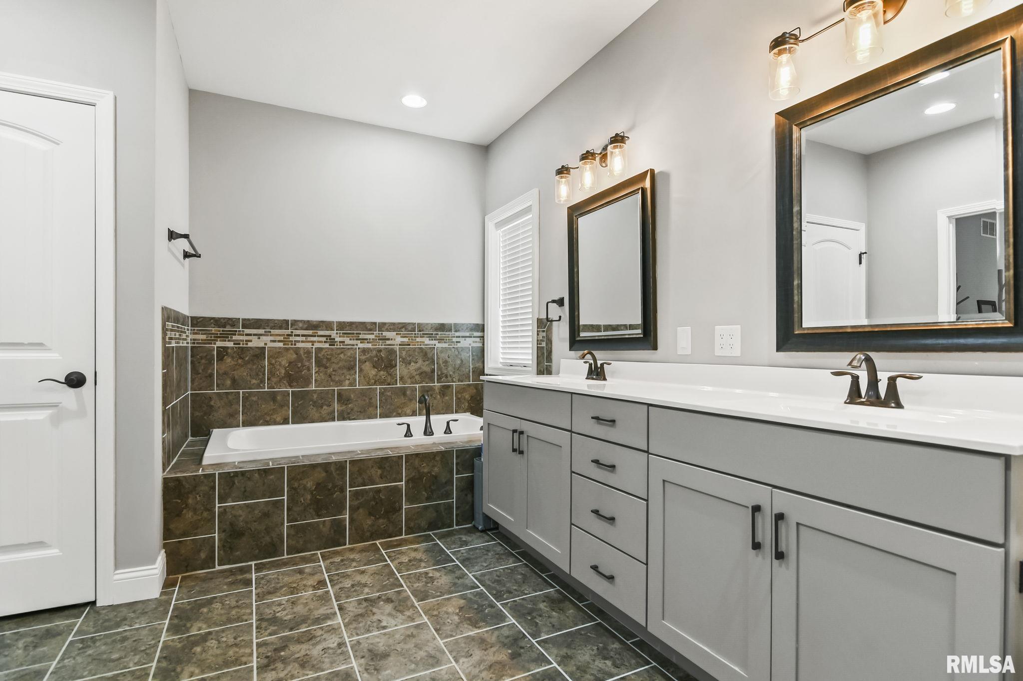 1900 Bent Creek Road Springfield, IL 62711 - Photo 22 of 42