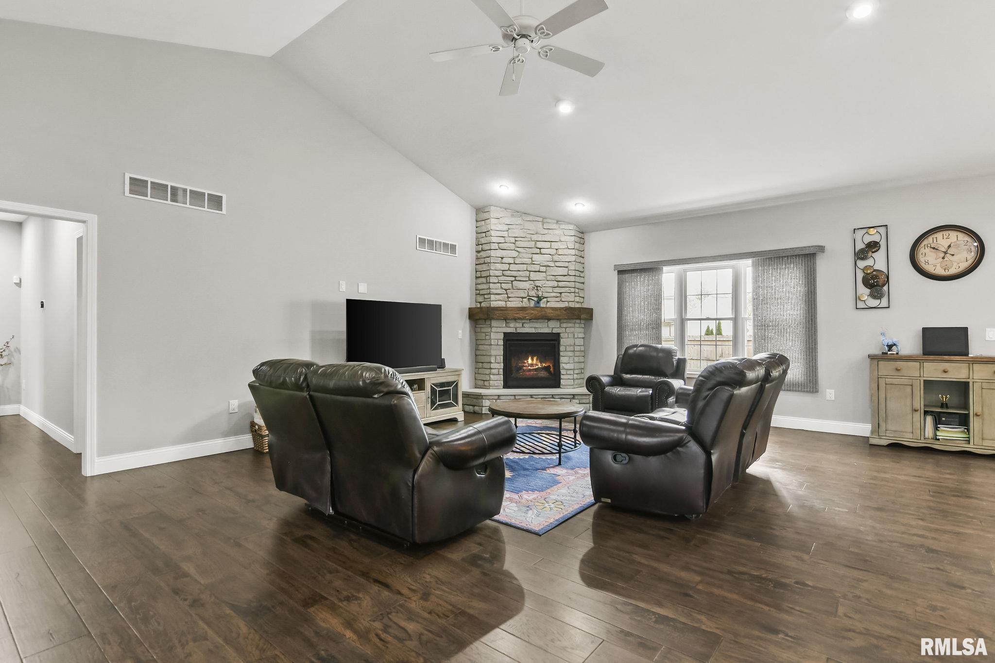 1900 Bent Creek Road Springfield, IL 62711 - Photo 5 of 42