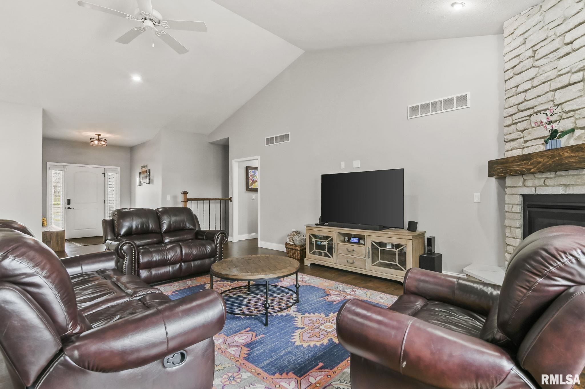 1900 Bent Creek Road Springfield, IL 62711 - Photo 6 of 42