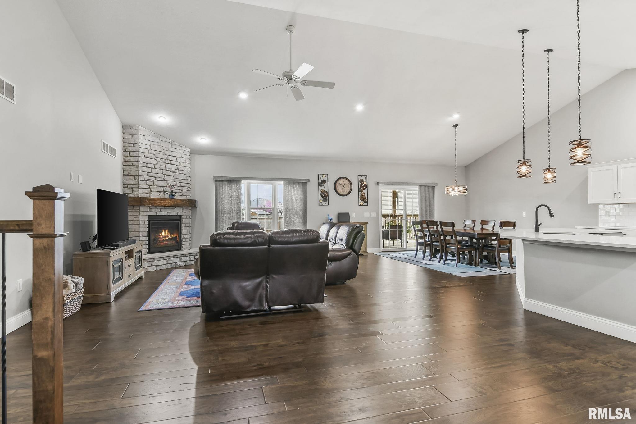 1900 Bent Creek Road Springfield, IL 62711 - Photo 7 of 42