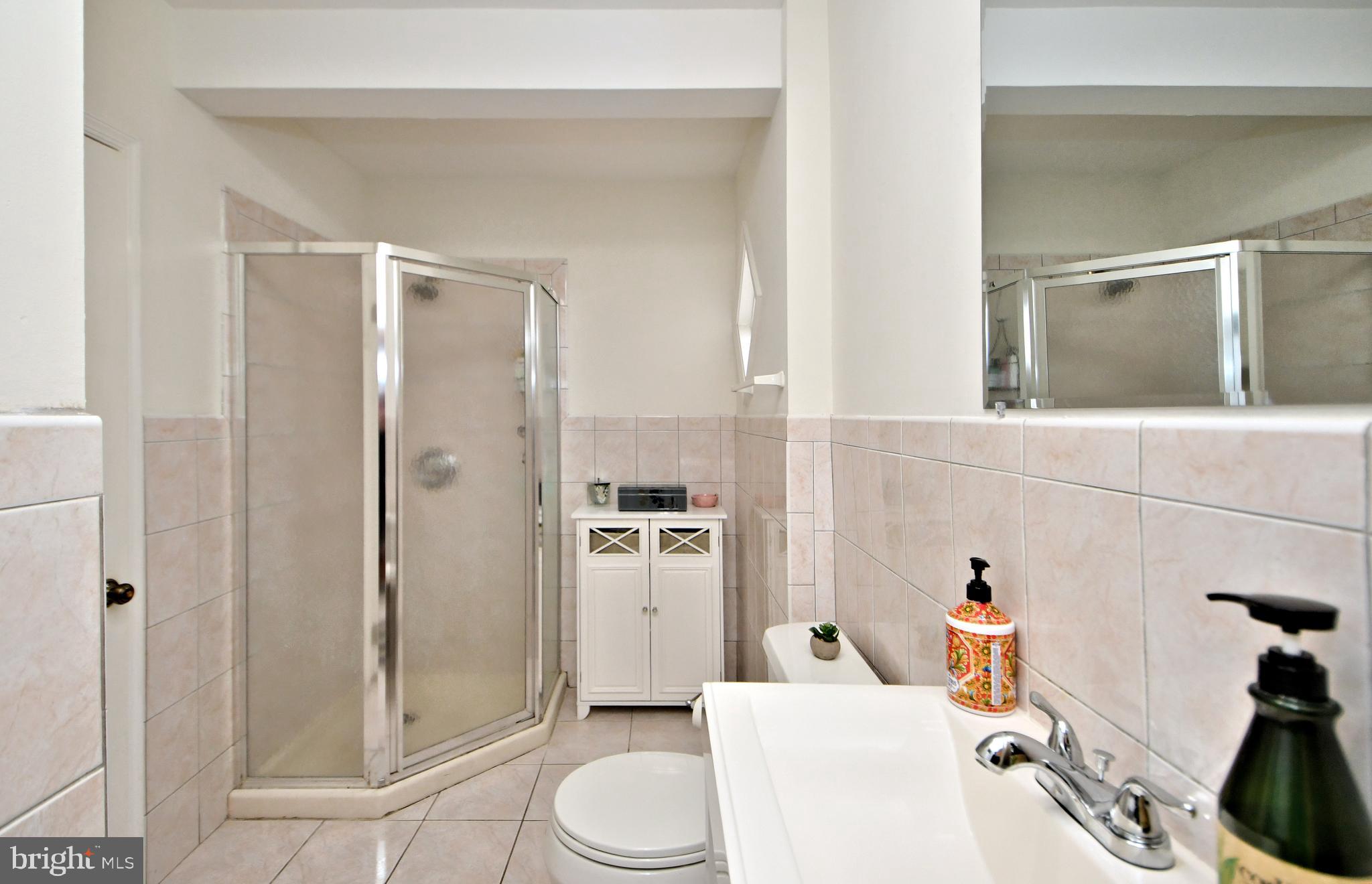 980 Byberry Road Huntingdon Valley, PA 19006 - Photo 11 of 32 First Floor Bathroom