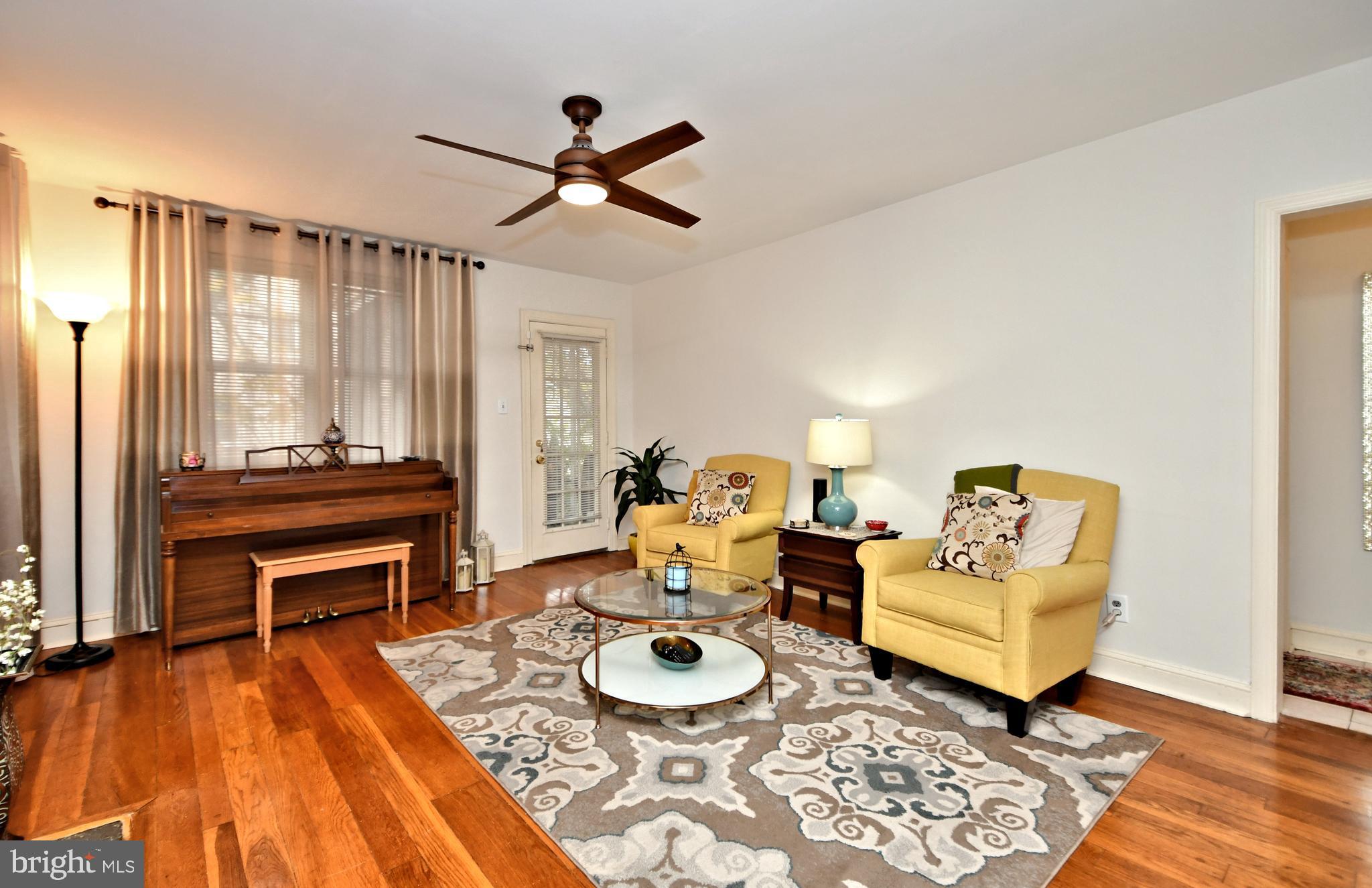 980 Byberry Road Huntingdon Valley, PA 19006 - Photo 3 of 32 Living Room
