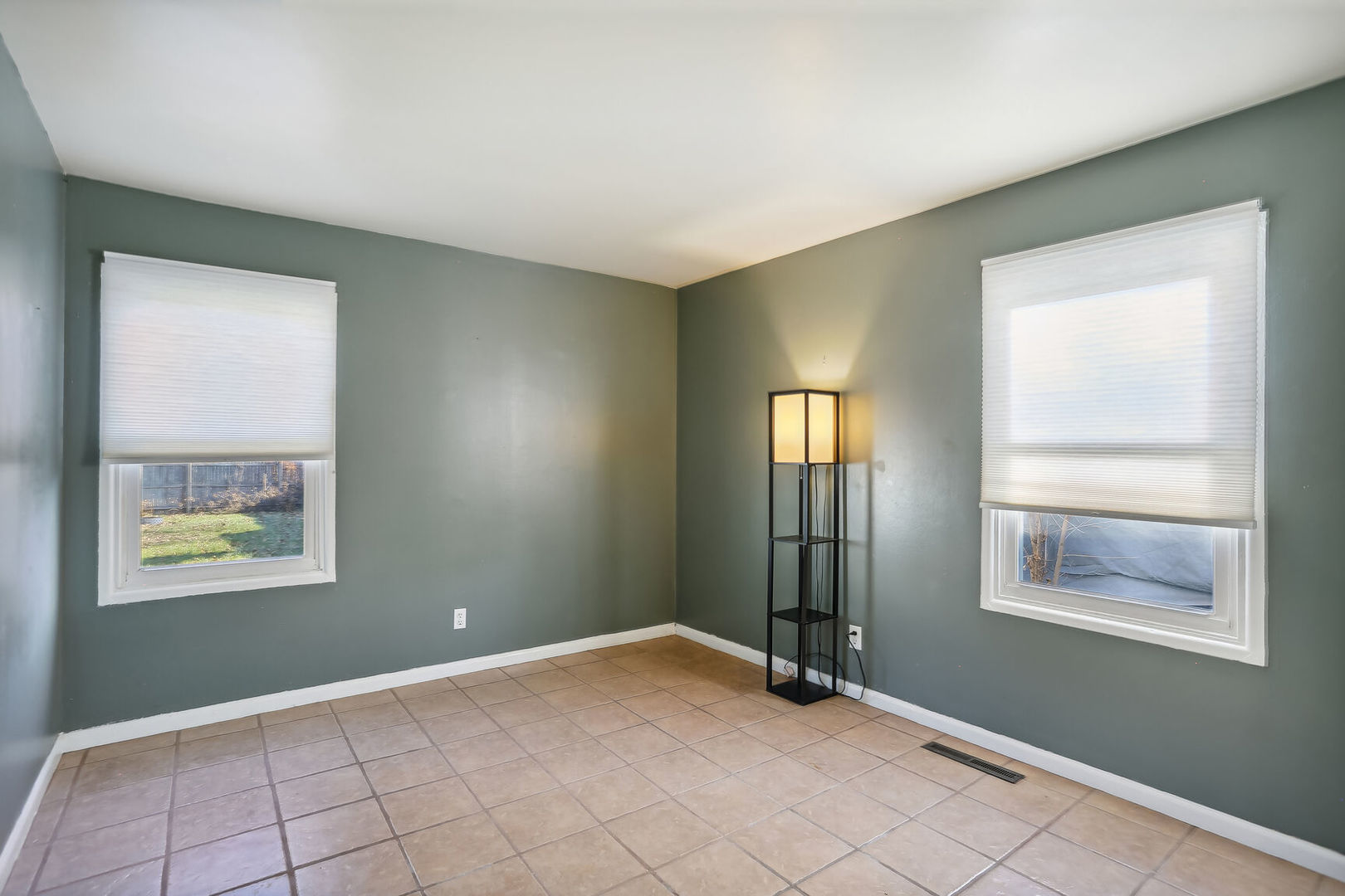 1706 Parkside Terrace Champaign, IL 61821 - Photo 12 of 25 Gallery Image 12