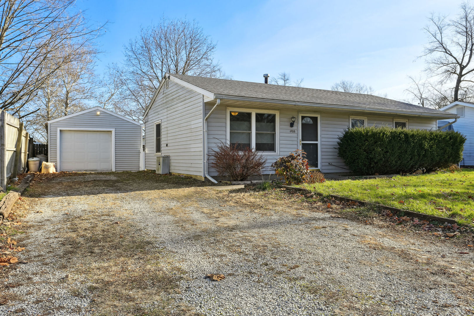 1706 Parkside Terrace Champaign, IL 61821 - Photo 3 of 25 Gallery Image 3