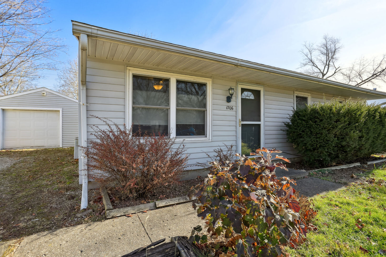 1706 Parkside Terrace Champaign, IL 61821 - Photo 4 of 25 Gallery Image 4