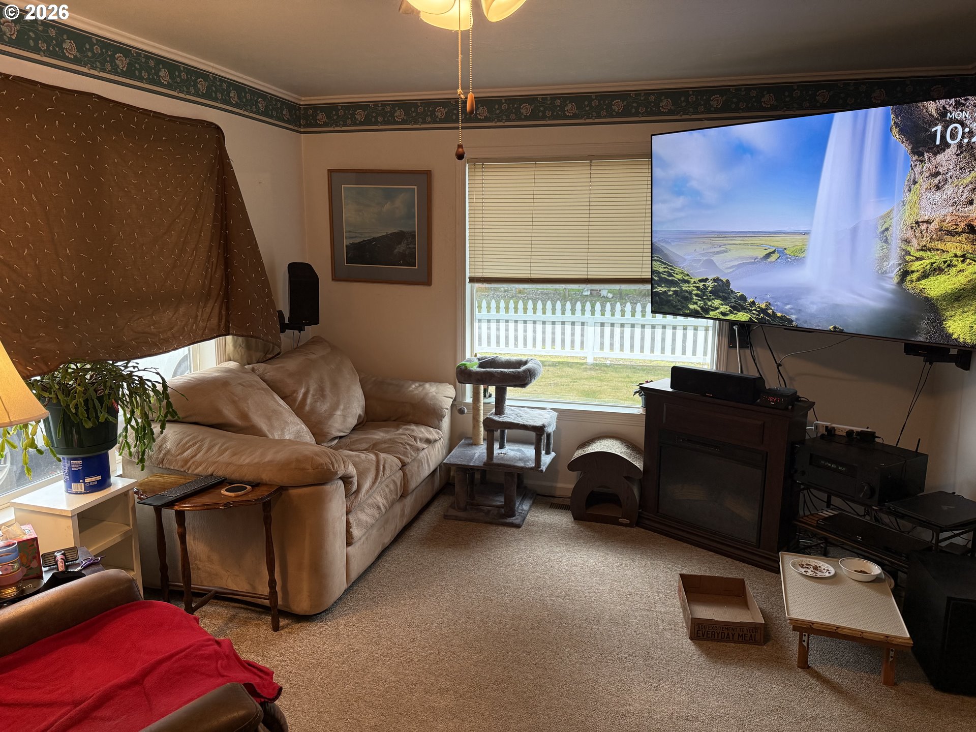 1021 4th Avenue Seaside, OR 97138 - Photo 2 of 6 Living Room
