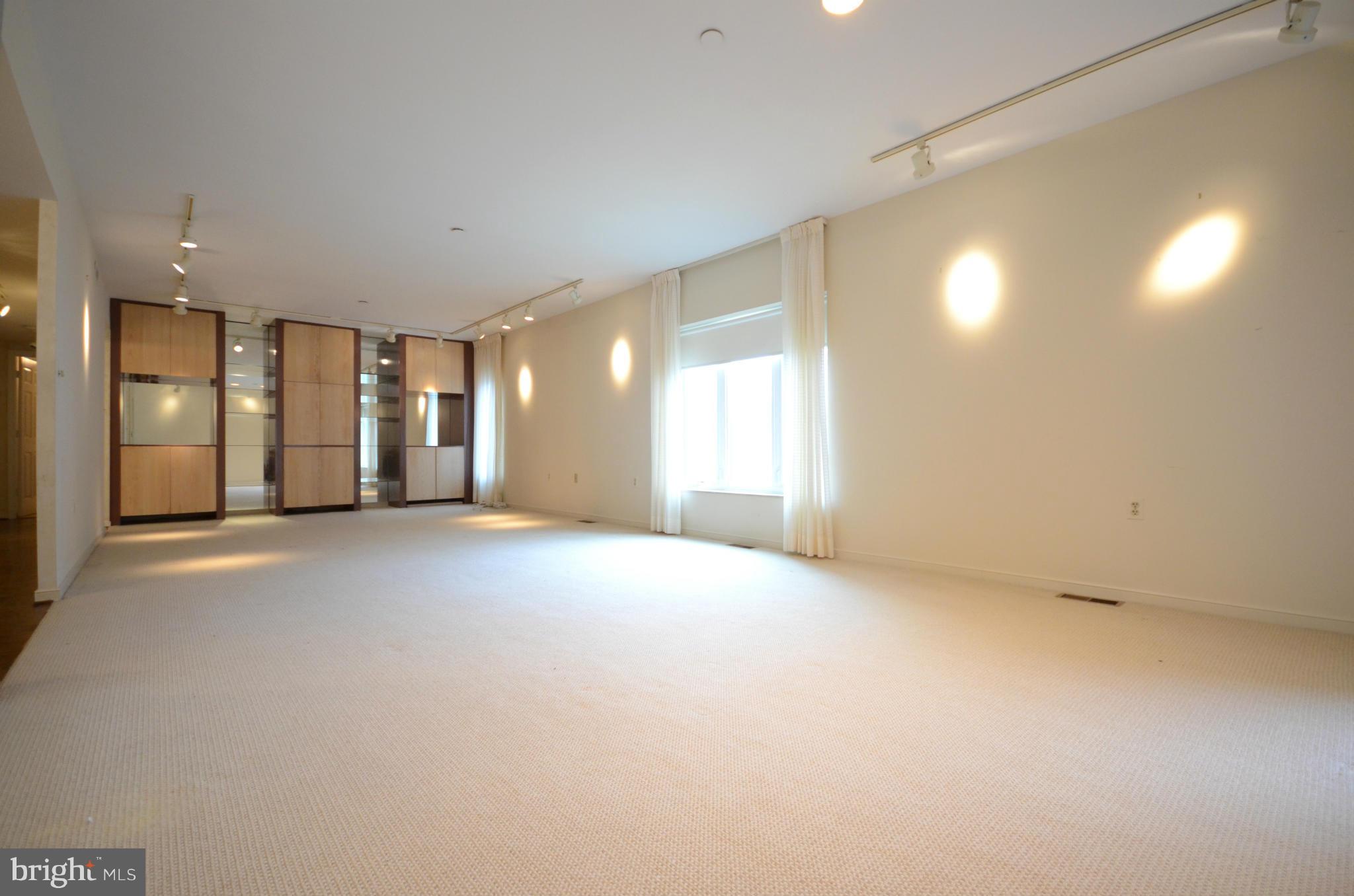 2331 Old Court Road, Unit 307 Baltimore, MD 21208 - Photo 3 of 21 Living Room