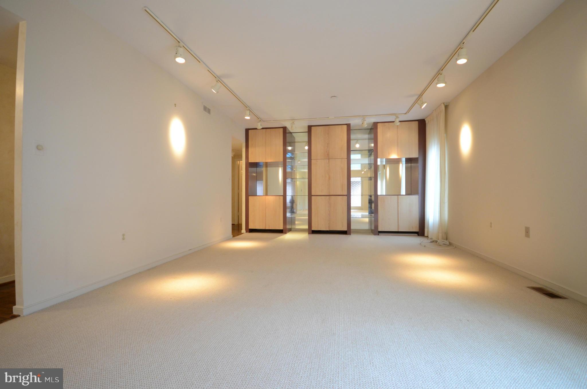 2331 Old Court Road, Unit 307 Baltimore, MD 21208 - Photo 4 of 21 Living Room