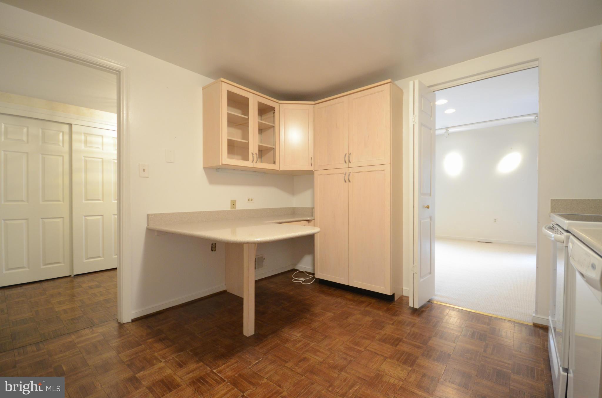 2331 Old Court Road, Unit 307 Baltimore, MD 21208 - Photo 9 of 21 Kitchen