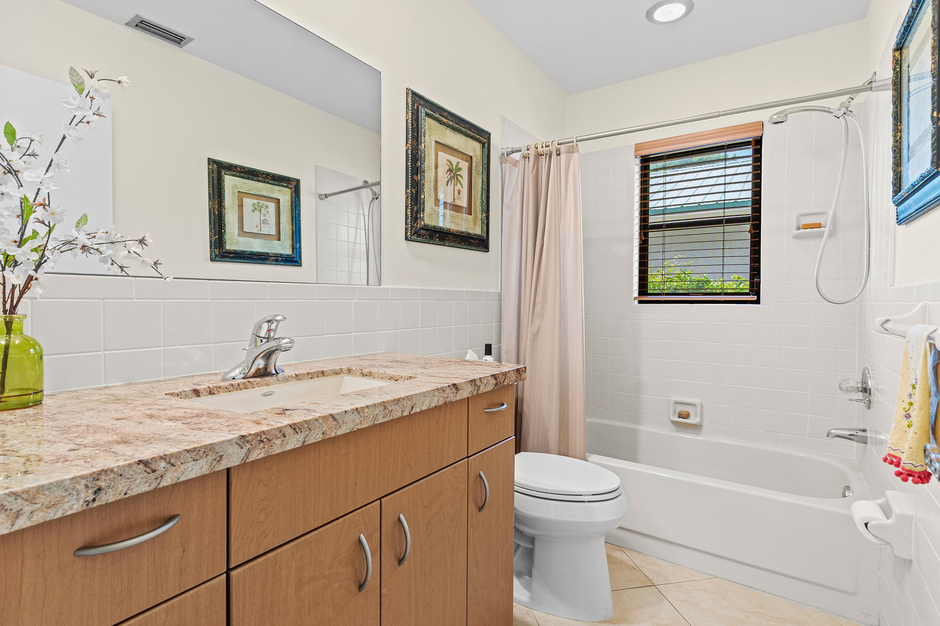 5175 Beechwood Road Delray Beach, FL 33484 - Photo 16 of 26 Guest bath