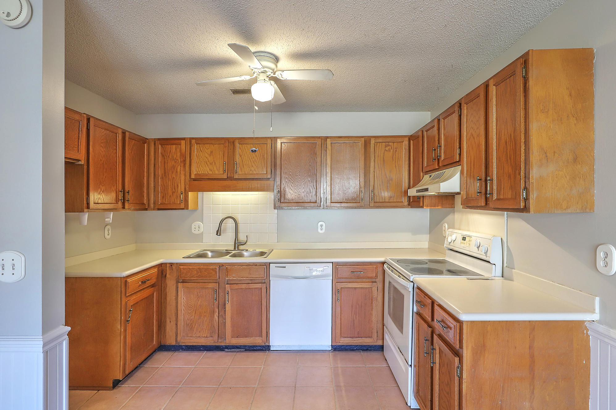 421 Hamlet Road Summerville, SC 29485 - Photo 11 of 31 IMG_5141_2_3