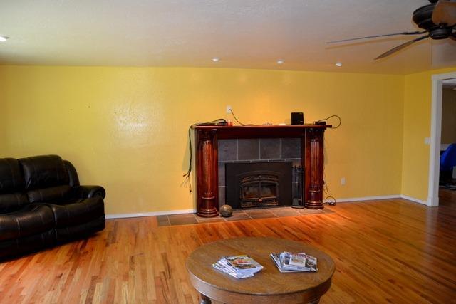 3486 Lower River Road Grants Pass, OR 97526 - Photo 4 of 33 Living room