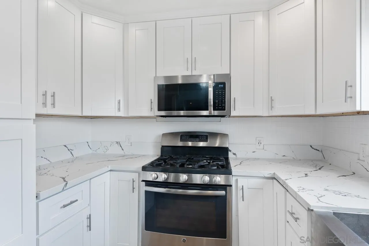 8632 Atlas View Drive Santee, CA 92071 - Photo 4 of 25