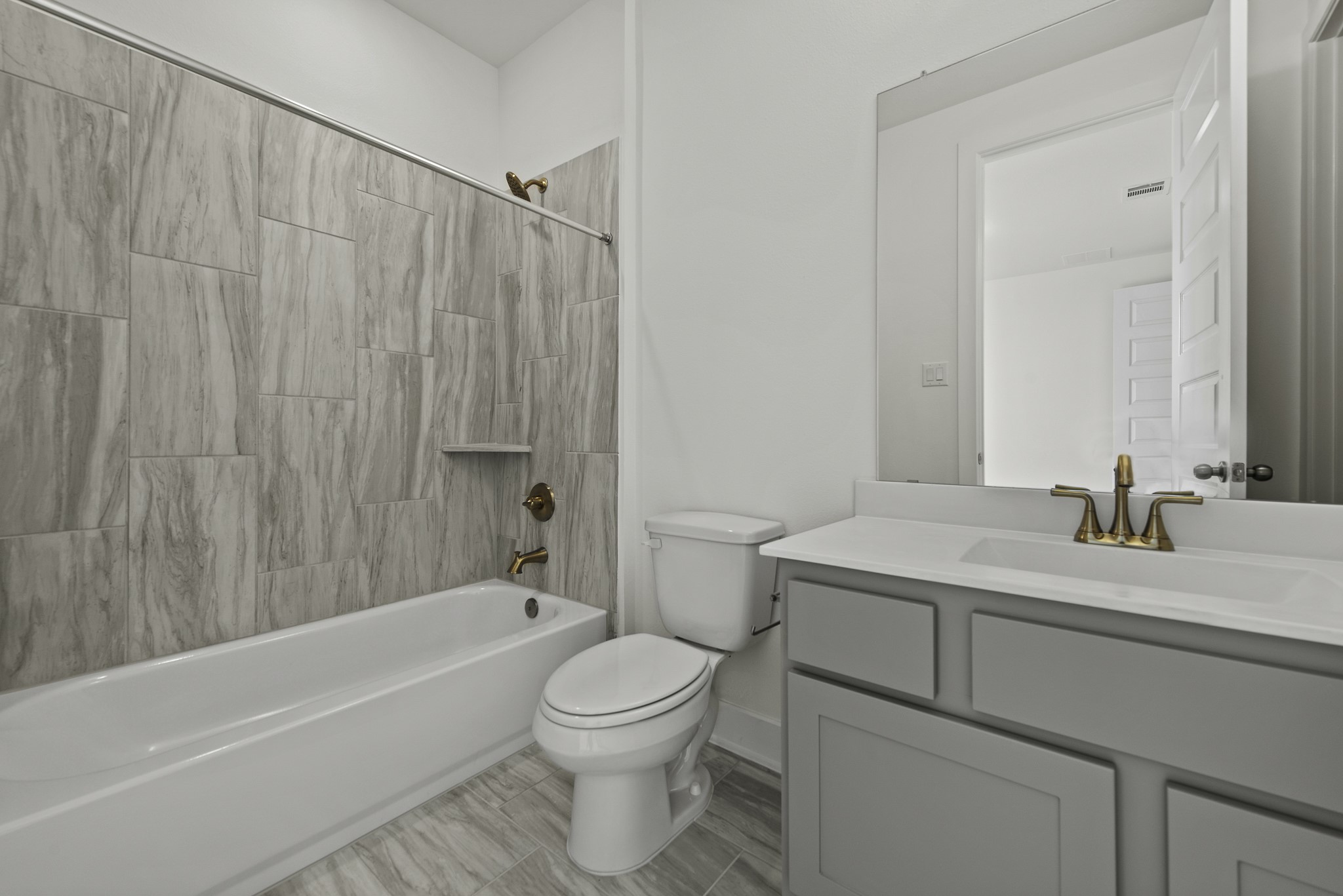 5122 McKinney Rdg Trail Rosenberg, TX 77471 - Photo 11 of 22 Representative image. Features, specifications, selections and colors may vary.