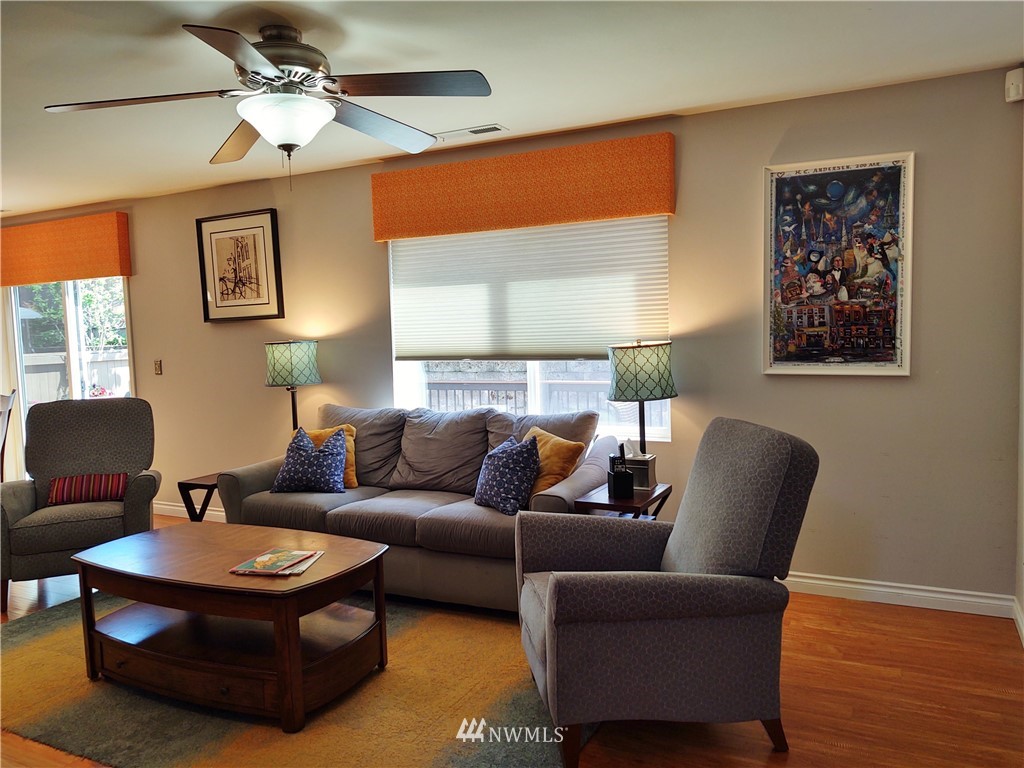 4214 167th Place Southeast Bothell, WA 98012 - Photo 8 of 40 Gallery Image 8