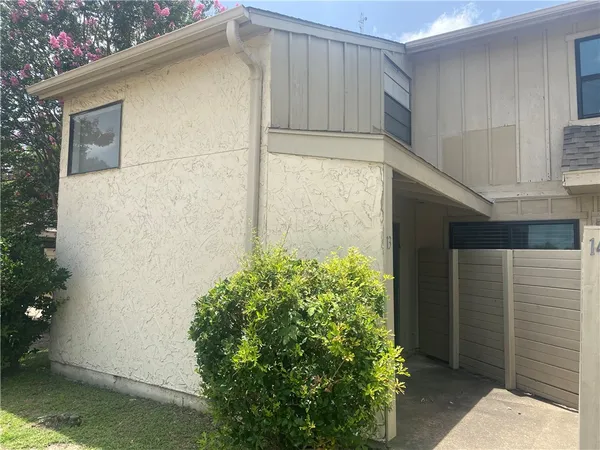 $825 | 4401 Carter Creek Parkway, Unit 13, Bryan, TX 77802