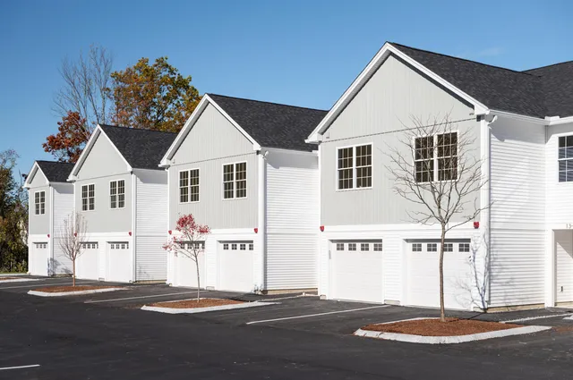 $424,000 | 13 Suffolk Drive, Unit 5, Concord, NH 03303