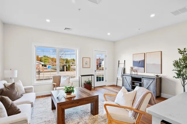 $424,000 | 13 Suffolk Drive, Unit 5, Concord, NH 03303