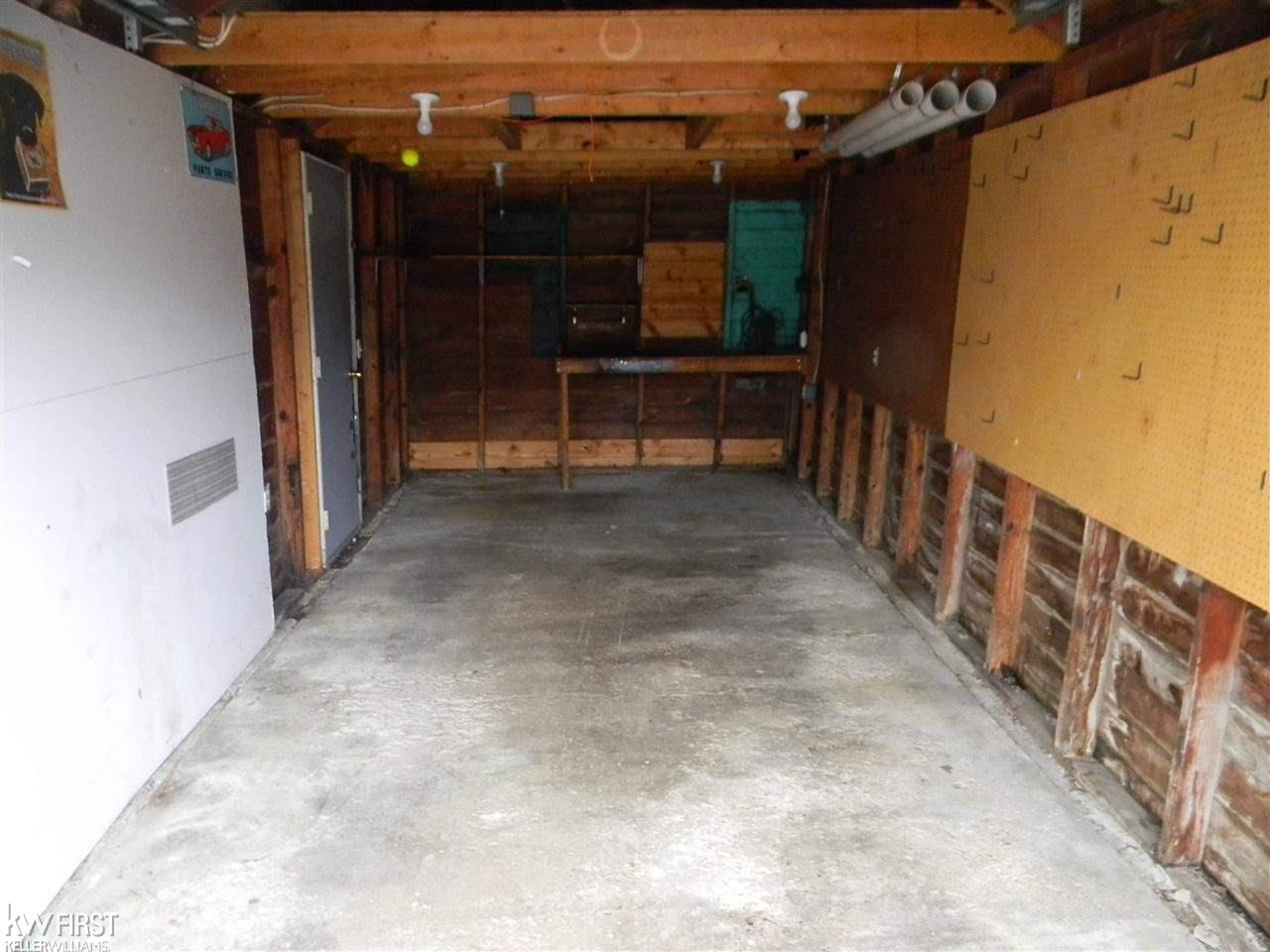 1521 North Seymour Road Flushing, MI 48433 - Photo 6 of 35 21545422-5.JPG