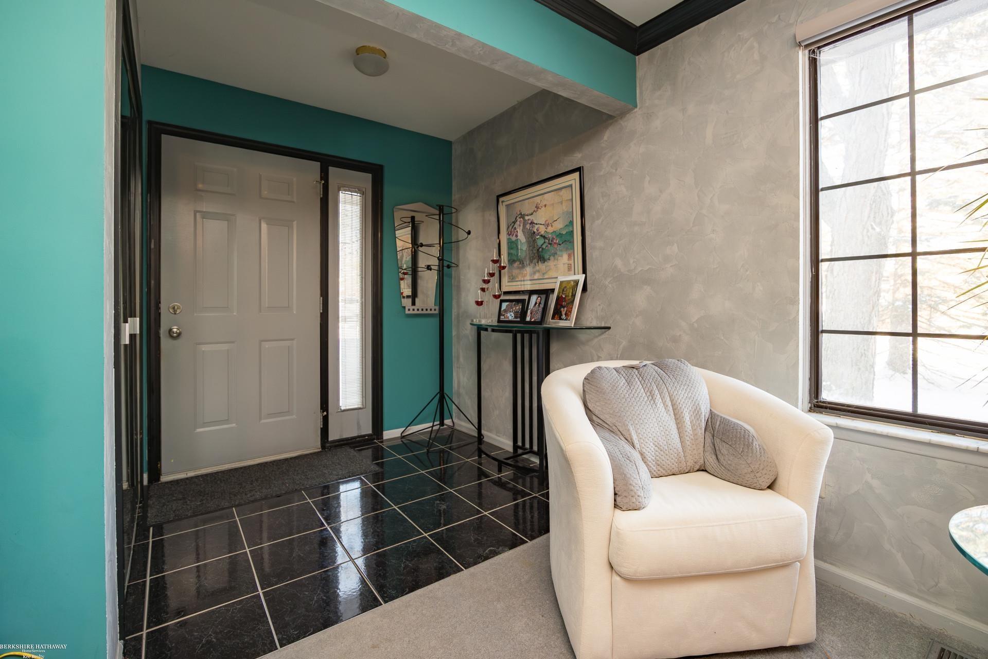 314 Meadow Bridge Drive Rochester Hills, MI 48307 - Photo 3 of 18