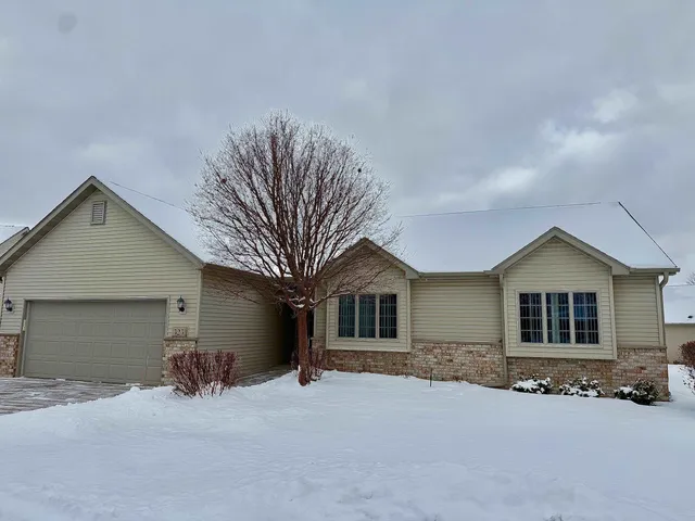 $415,000 | 525 West Wayfarer Court, Appleton, WI 54913