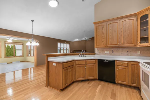 $400,000 | 525 West Wayfarer Court, Appleton, WI 54913