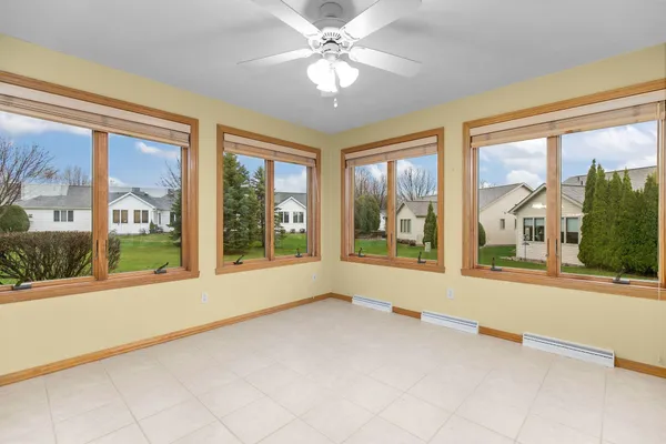 $400,000 | 525 West Wayfarer Court, Appleton, WI 54913