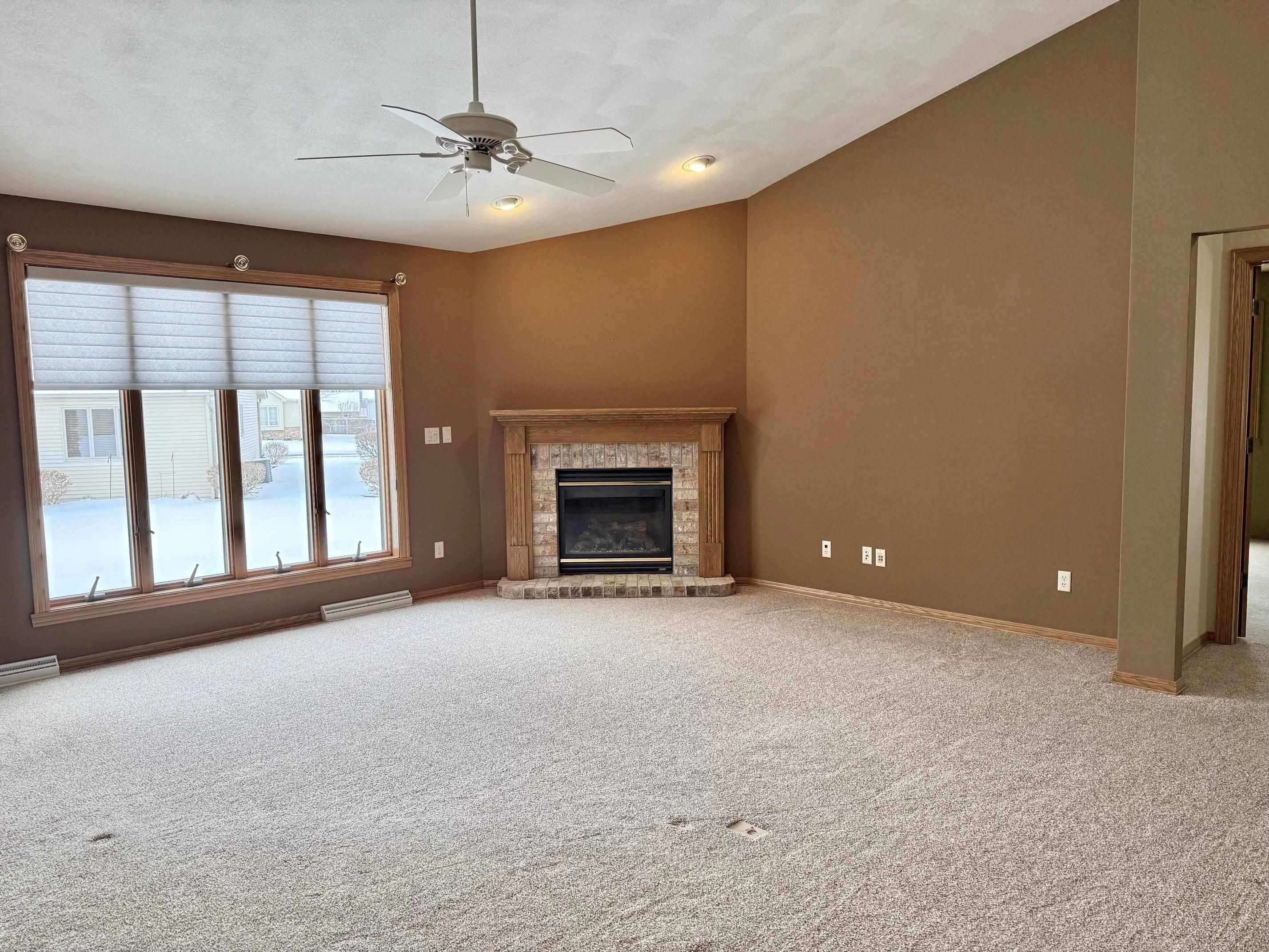 525 West Wayfarer Court Appleton, WI 54913 - Photo 3 of 27