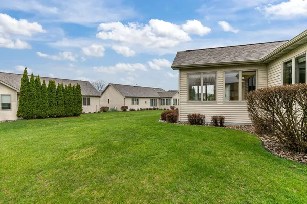 $400,000 | 525 West Wayfarer Court, Appleton, WI 54913