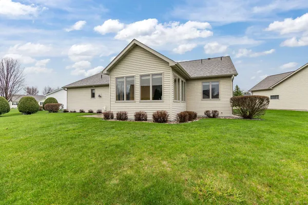 $400,000 | 525 West Wayfarer Court, Appleton, WI 54913