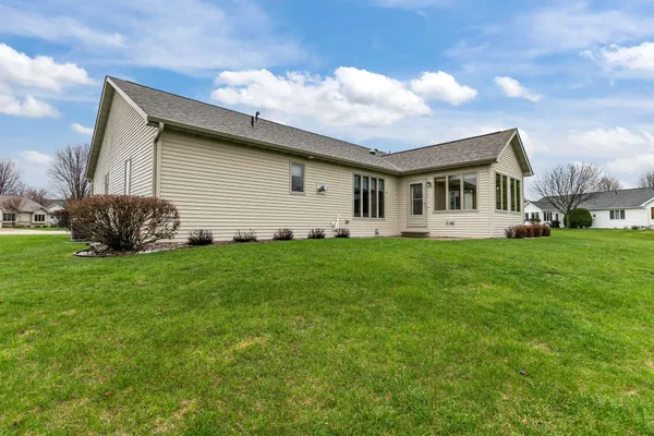 $400,000 | 525 West Wayfarer Court, Appleton, WI 54913