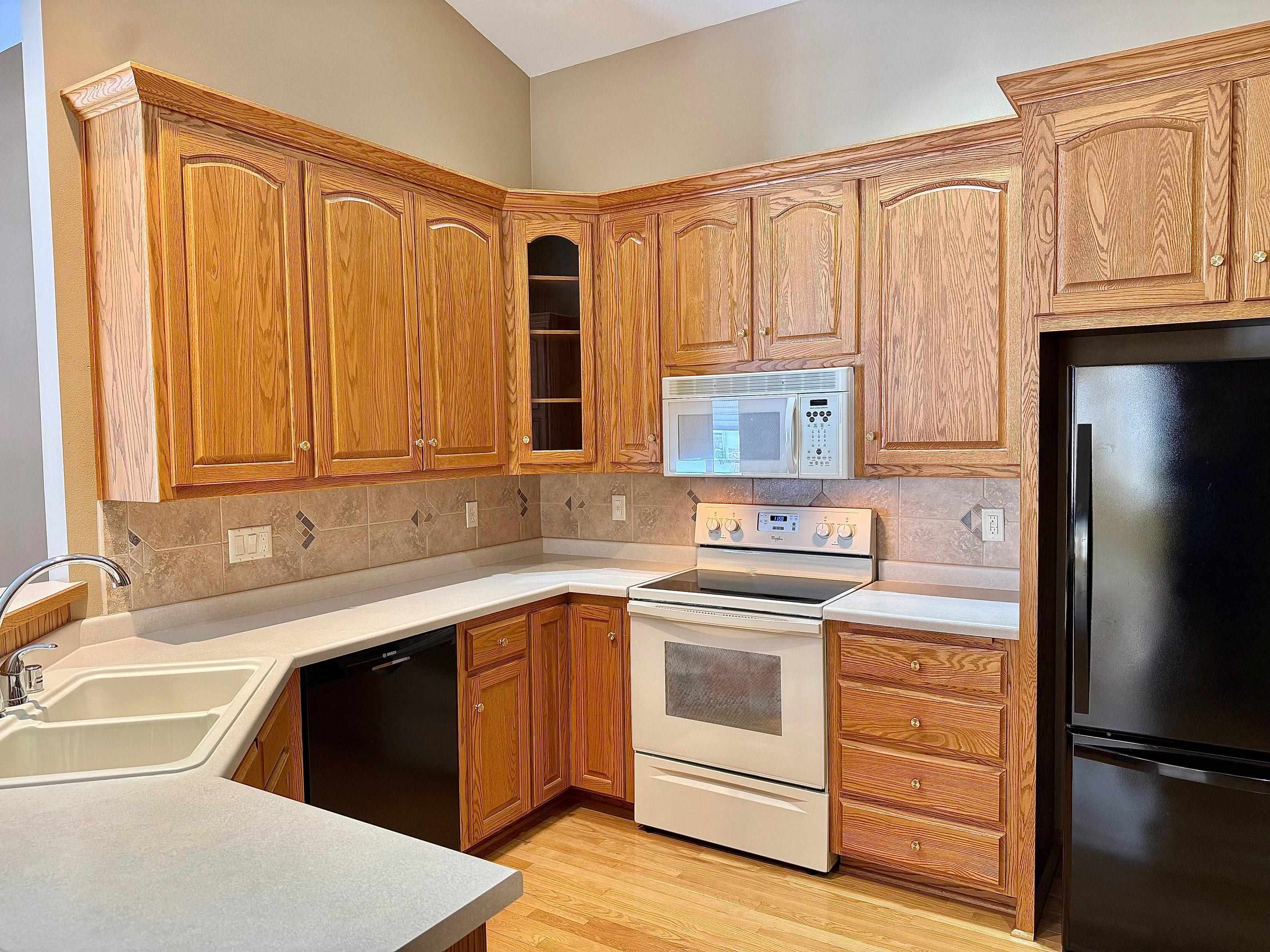 525 West Wayfarer Court Appleton, WI 54913 - Photo 5 of 27