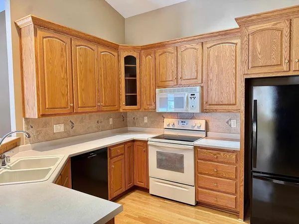 $400,000 | 525 West Wayfarer Court, Appleton, WI 54913