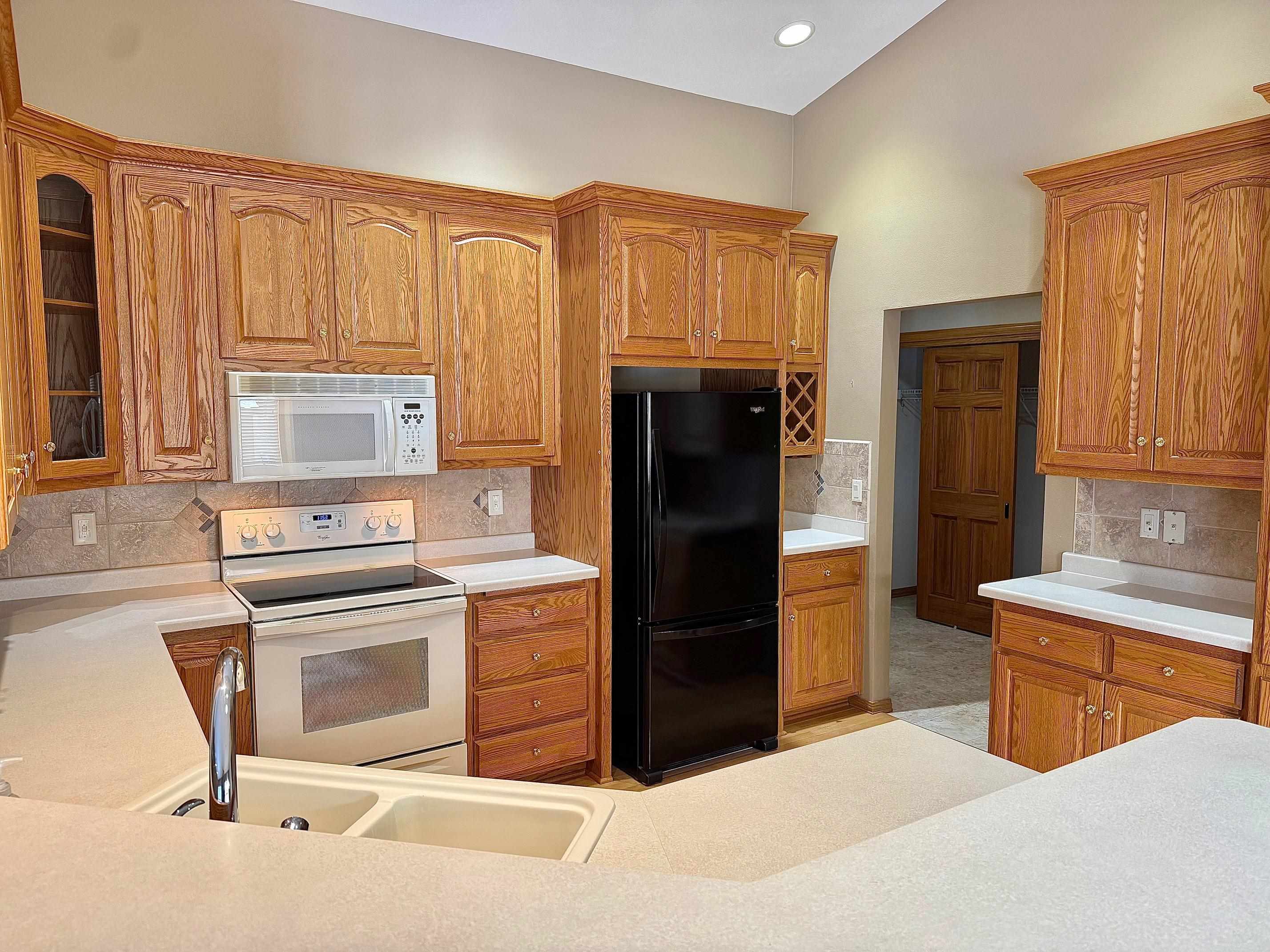 525 West Wayfarer Court Appleton, WI 54913 - Photo 6 of 27