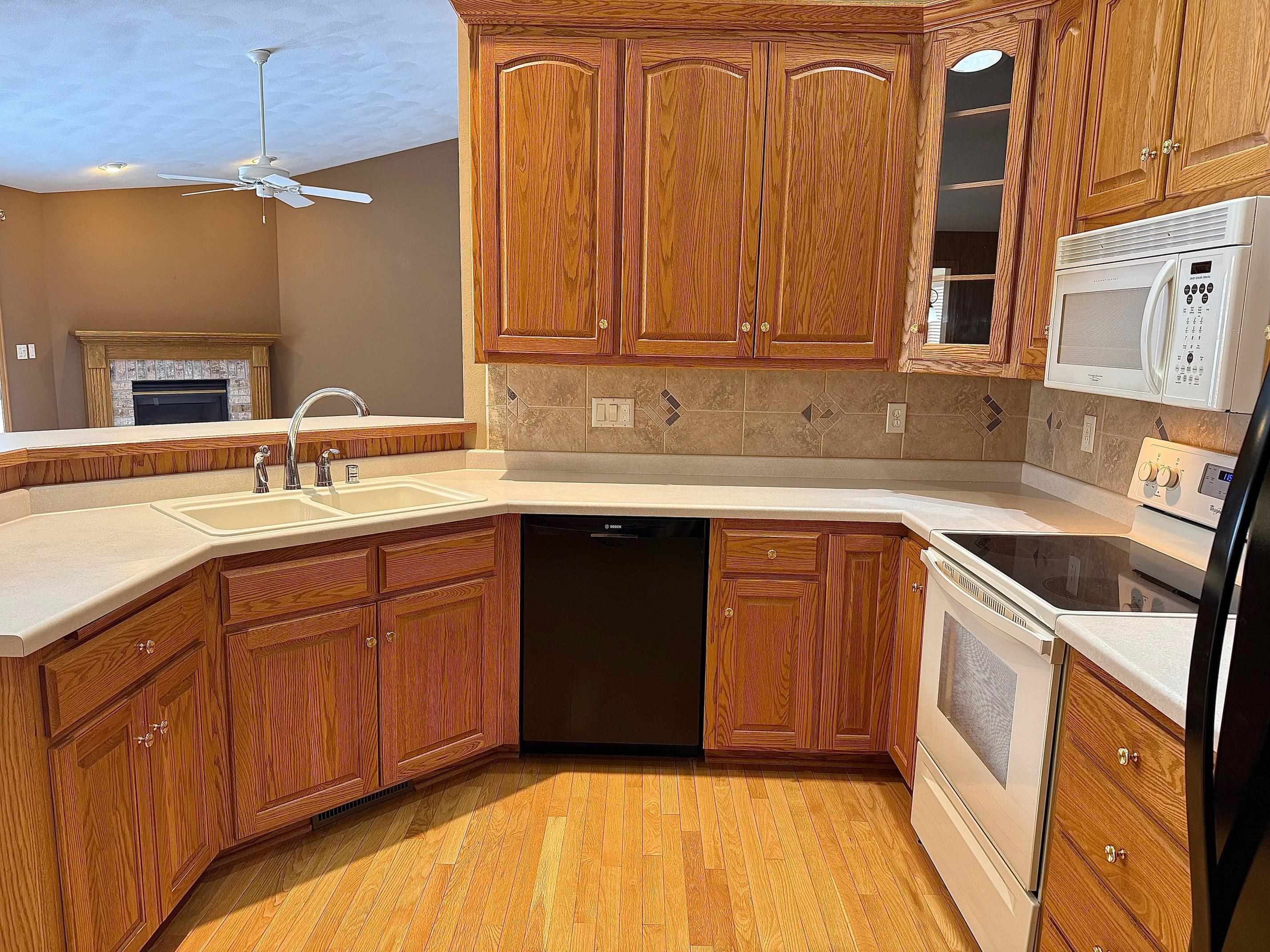 525 West Wayfarer Court Appleton, WI 54913 - Photo 7 of 27