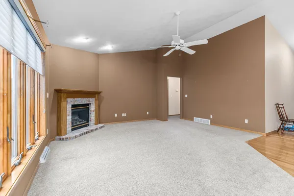 $400,000 | 525 West Wayfarer Court, Appleton, WI 54913