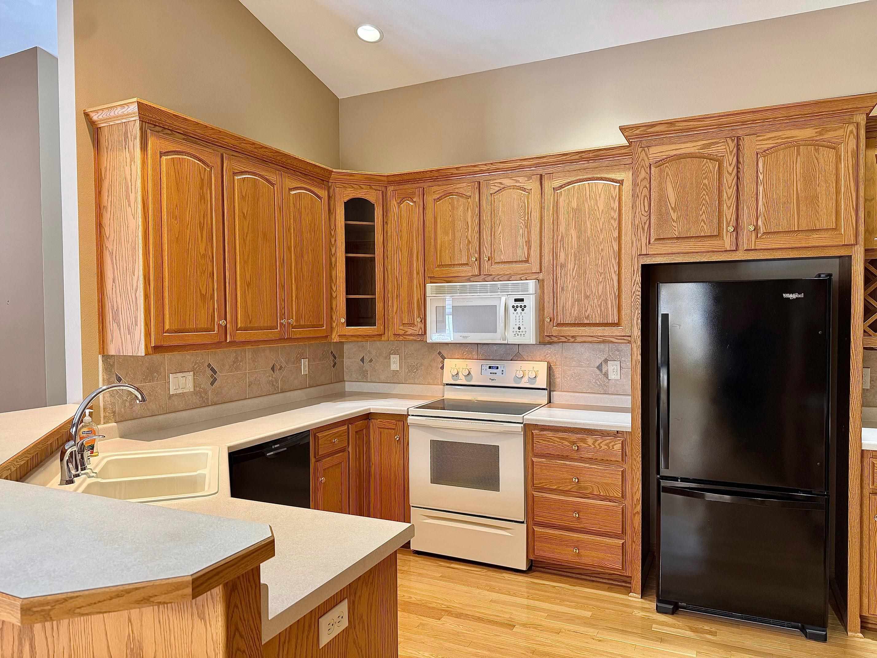 525 West Wayfarer Court Appleton, WI 54913 - Photo 8 of 27
