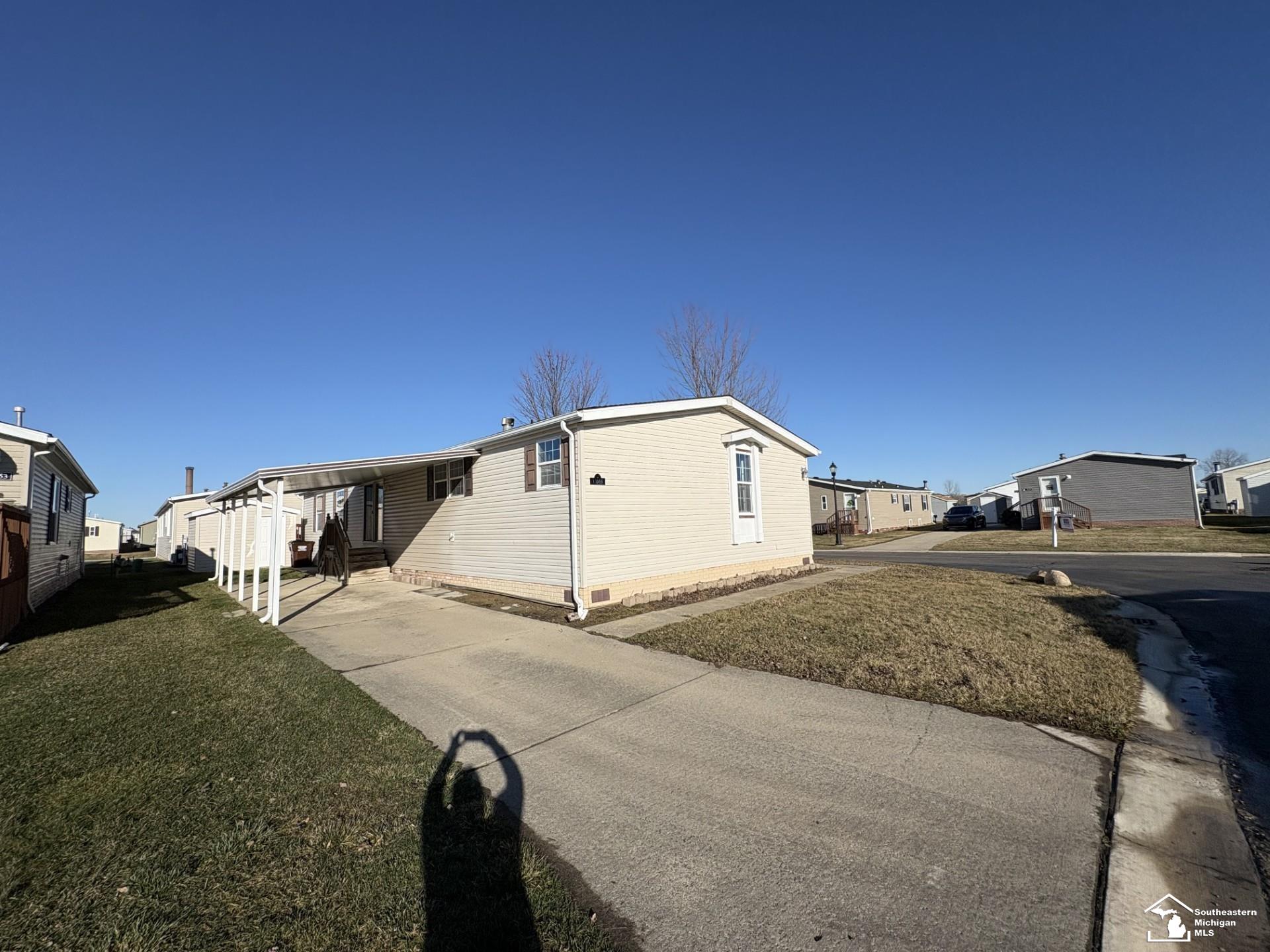 13565 Pear Street Carleton, MI 48117 - Photo 3 of 18