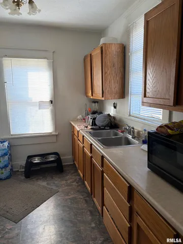 $59,900 | 2005 North Gale Avenue, Peoria, IL 61604