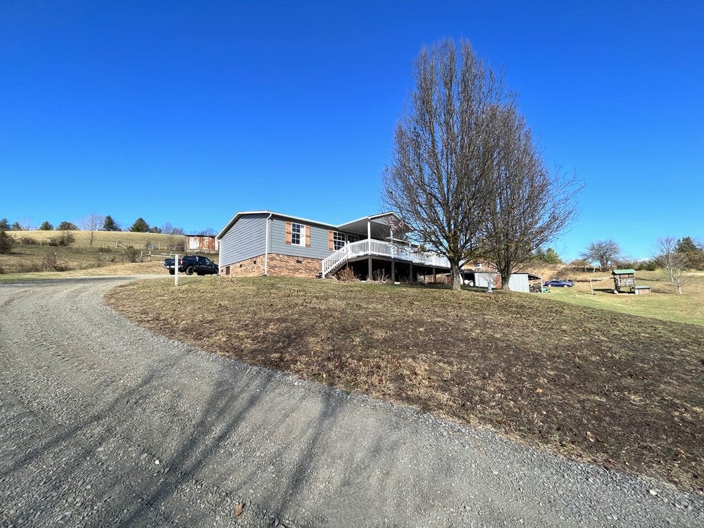 765 Deepwater Road Dugspur, VA 24325 - Photo 11 of 29 Gallery Image 11