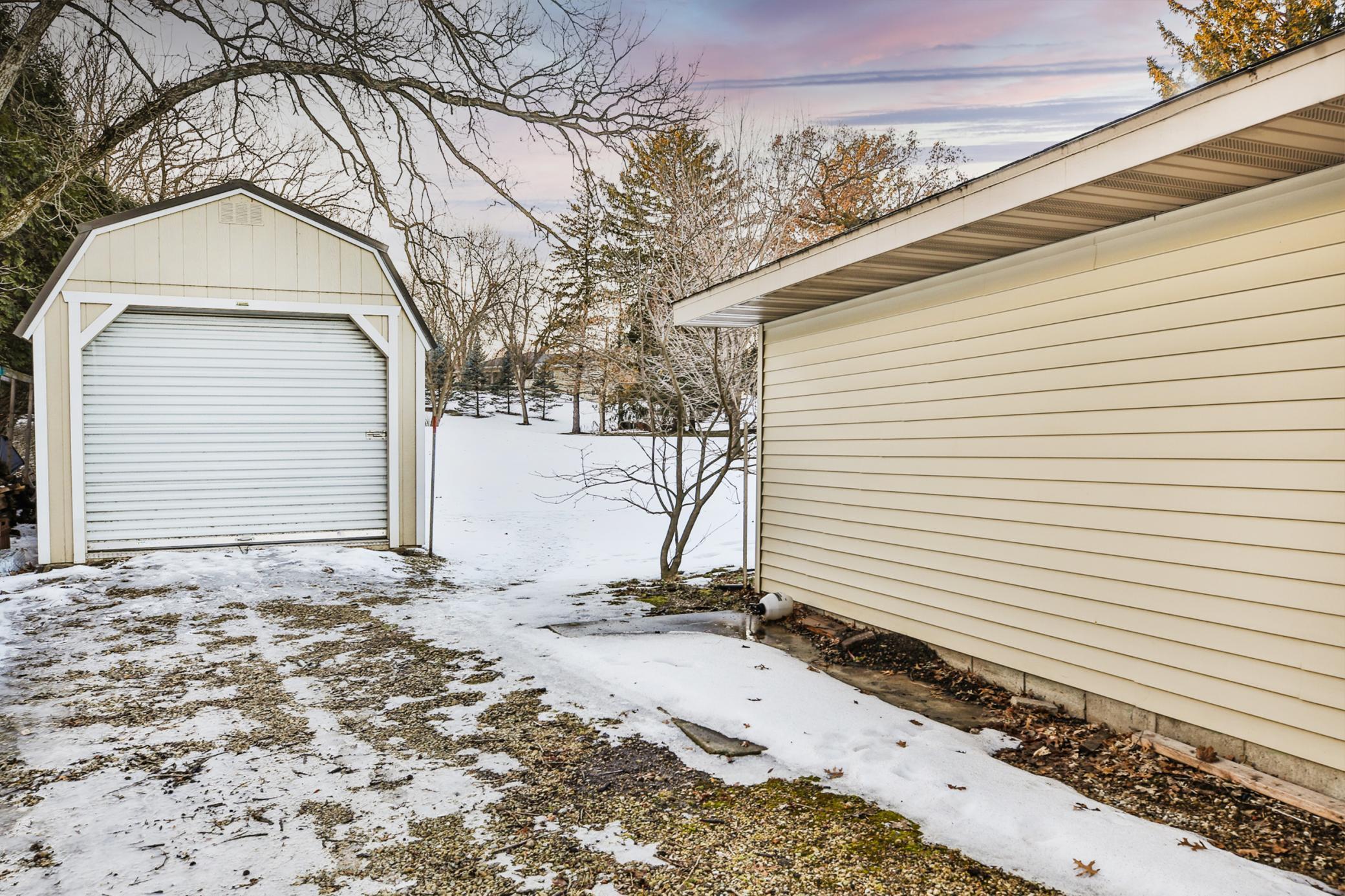 303 24th Street Northwest Austin, MN 55912 - Photo 9 of 43